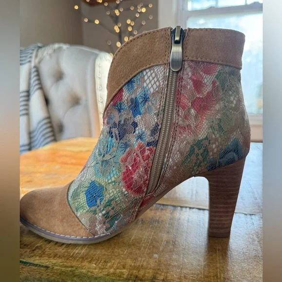 L’Artiste Spring Step Lace & Suede heeled Boots Size 36 US 6 side zip closure EC - Picture 3 of 9